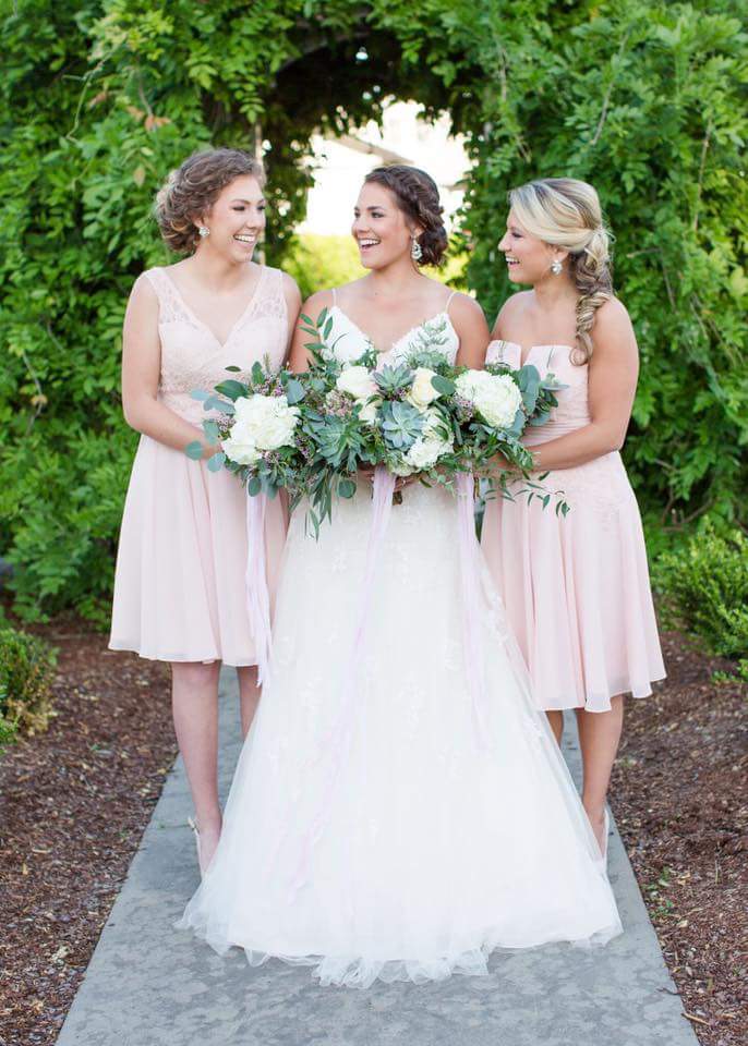 AlturiaFarm's tweet image. Such a gorgeous photo shoot &amp;amp; partnership with some amazing vendors! #shelbydickinsonphoto, #hairbyhaley #karawaggonermakeup #rvaweddings