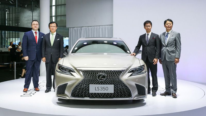 indianautos's tweet photo. Recap - 2018 #Lexus #LS350 variant unveiled in #China https://t.co/dqpfoOGDYG https://t.co/sNxUxdrpmB