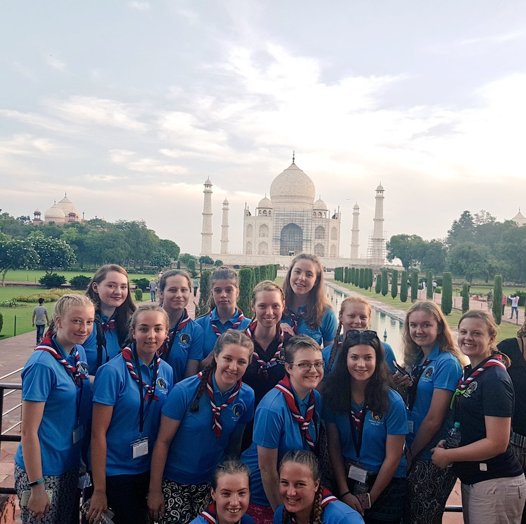 IndiaNWE2017's tweet photo. Early rise to see the Taj Mahal this morning 😁 #girlscangoanywhere  @Girlguiding @GGNWE_INT @Girlguiding_NWE https://t.co/AnISNmDPG7