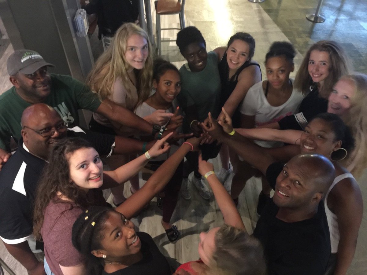 MnStars2019's tweet photo. Solid 2-0 ⭐today #PSBElite32! Girls enjoying evening together. Ready for ship tomorrow!! 💯🔥😎 @MinnesotaStars https://t.co/iztiEc3GTj