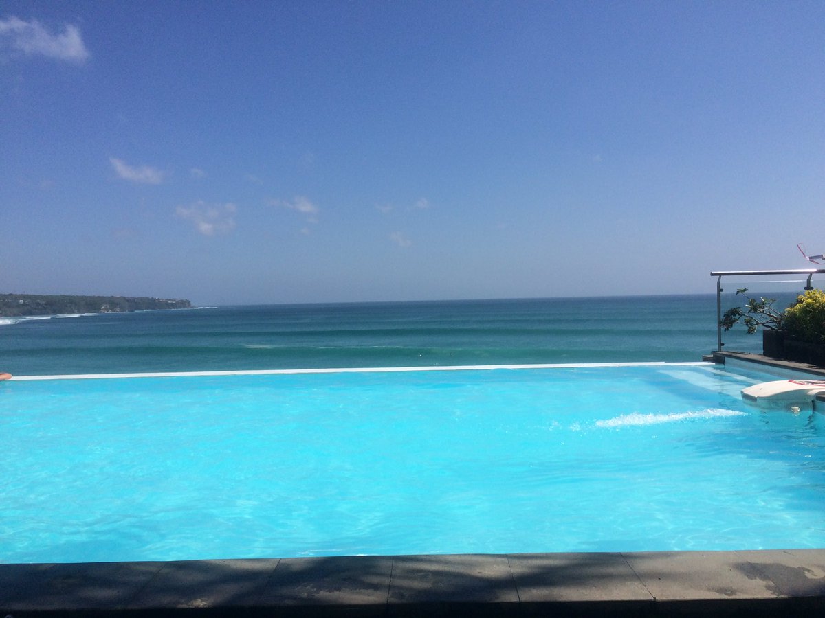 hiw_xf's tweet photo. The beautiful scenery of Bali https://t.co/wWAt9eXy2a