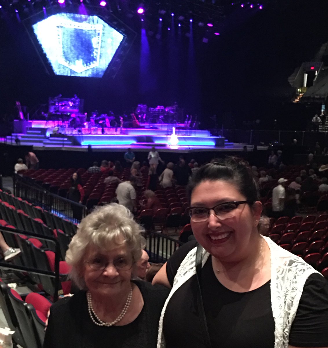 ashleymfoster's tweet photo. #tweetCaroline. Neil Diamond 50th with my Grandma!!! https://t.co/4VSXvwFSjA