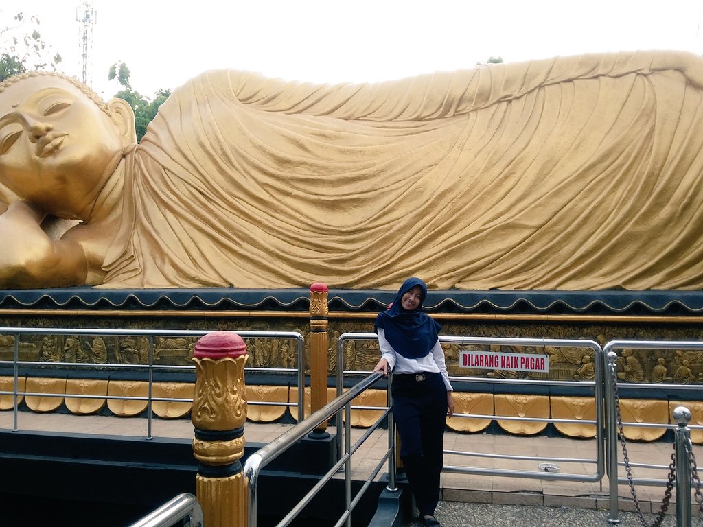 RaniWidi9's tweet photo. Pulang kerja refreshing sebentar. Yup ini patung budha tidur di mojokerto 😉 https://t.co/wkIm7UVcgZ