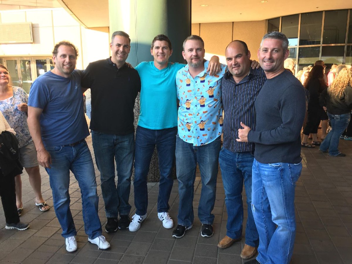 normsuvan's tweet image. 17th Annual North American Summit in Portland #diamondsintherough  #tweetcaroline  #USA #Canada