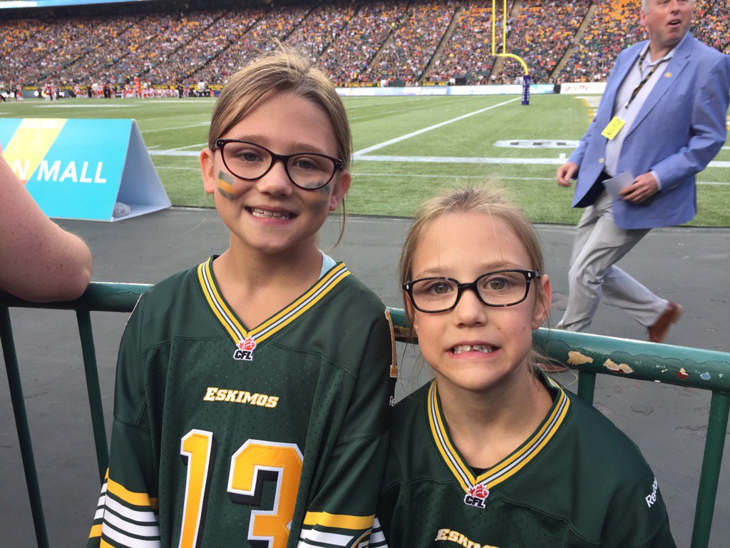 elanathorp's tweet photo. Ready to dance to Sean Paul. @EdmontonEsks photobombed by Len Rhodes!#Allconnected https://t.co/RiTycE1FbI