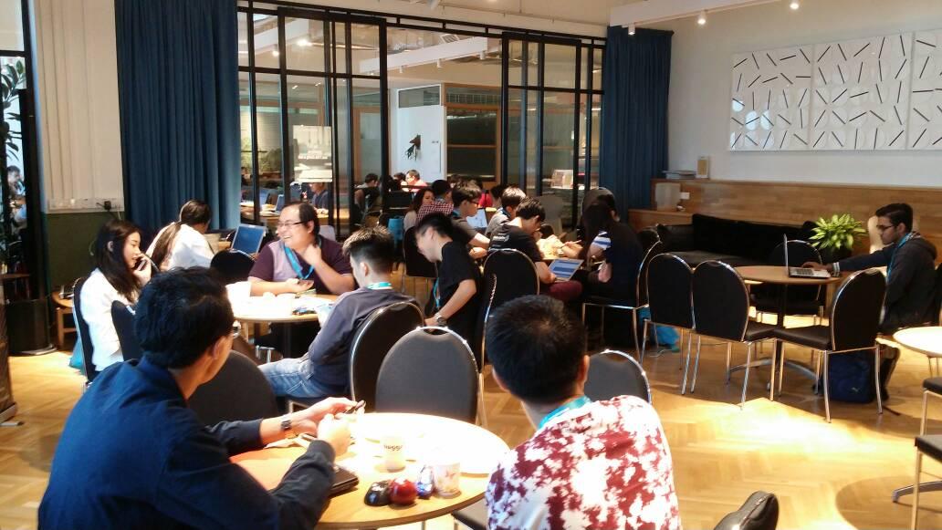 jolee8's tweet photo. Amazing energy at day 2 of the #Finhackaton join us hacking the #DigitalTransformation
#hackathon #digitalrhb #rhbinnovation #klfintechhack https://t.co/wqEerkgMfE