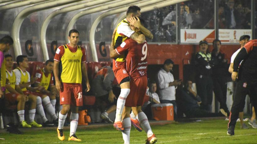 juanlp40's tweet photo. #BNacional #Fecha46 Res Final, El Ciruja ganó y termino festejando en la Ciudadela, #SanMartinTuc 2 (Quiroga, Rodriguez) - #NuevaChicago 0 https://t.co/1TTeKXyZzi