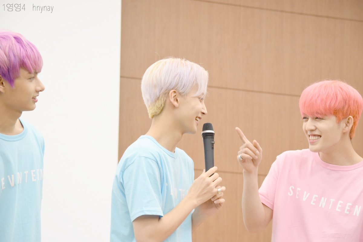 hnynay's tweet photo. @pledis_17 [HQ]170724 #세븐틴 #SEVENTEEN #セブチ #팬싸 #도교 #東京 #정한 #ジョンハン #JEONGHAN #SCOUPS #クプス #サイン会 @pledis_17 

後ろのクプスの表情管理ｗｗｗｗｗｗ顔ダラダラやないか(◜௰◝) https://t.co/8Dk50vpCMy