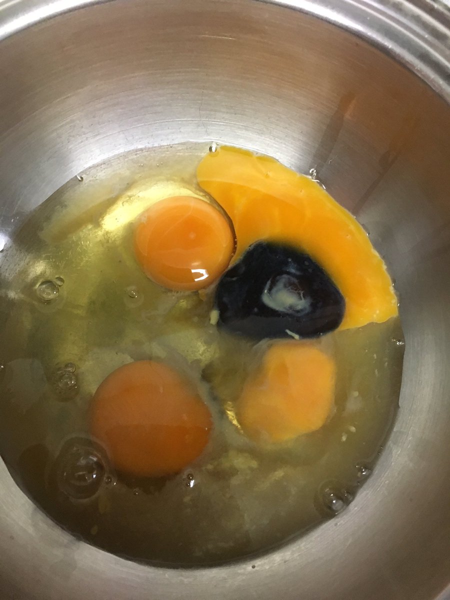 練馬大根 در توییتر 卵割ったら 黒いの出てきた 怖い 怖すぎて台所近寄れない こんなことある 玉子 卵 黒い 怖い 食べれる