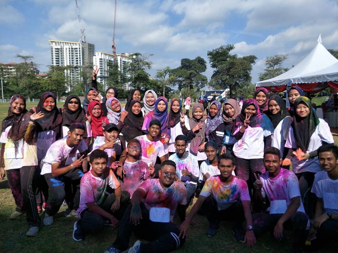 NzAinns's tweet photo. #BSKNColourRun2017 https://t.co/xX279CwfMI