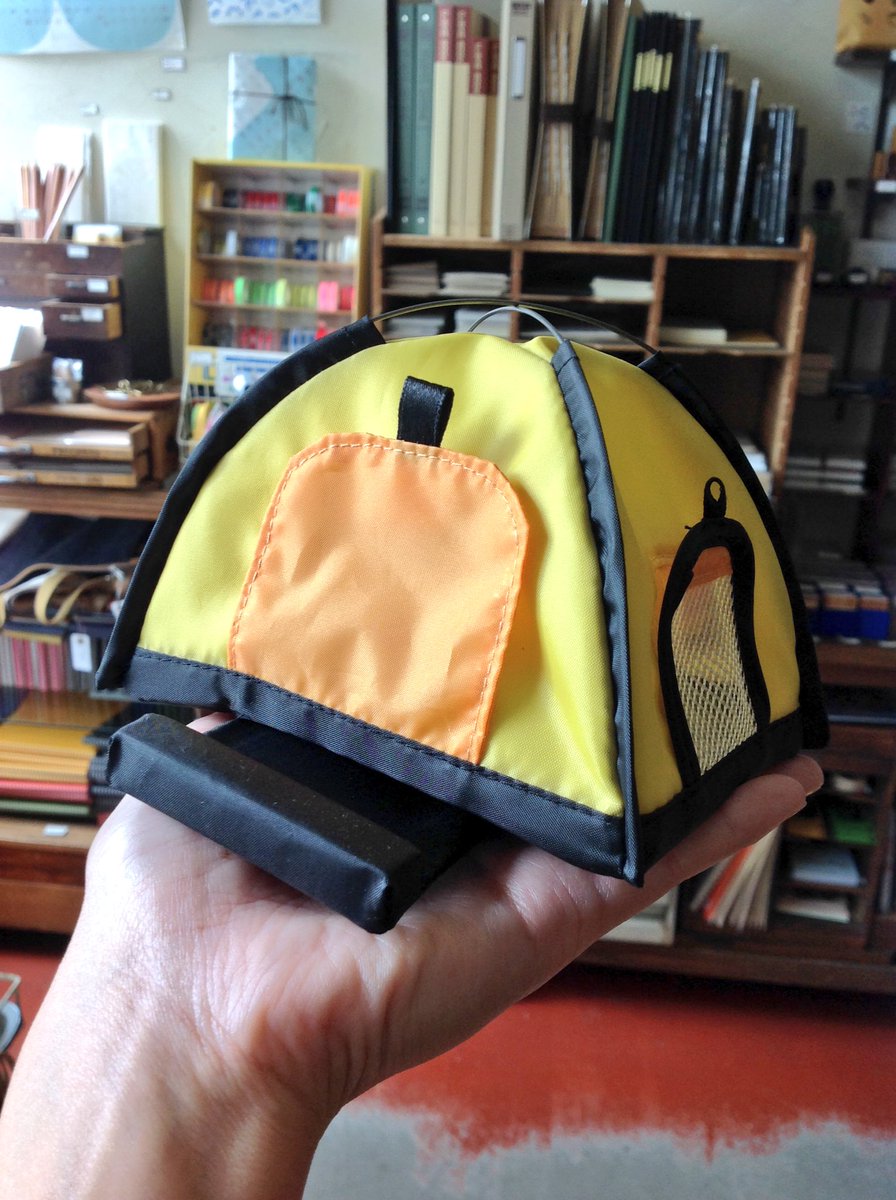 36 Sublo サブロ 店頭商品 テントのスマホスタンドです 黄色が入荷いたしました アウトドア好きな方へのプレゼントとしてもおすすめですよ