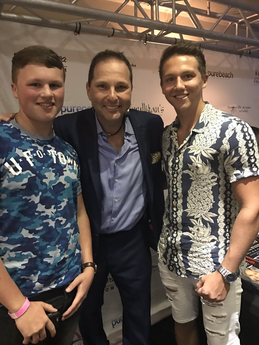 jammyd12's tweet photo. I like to think of myself as a bit of an amateur magician, but @Guy_Bavli has just left me speechless. #aruba #MasterOfTheMind #superhuman https://t.co/xRngvVW2S9