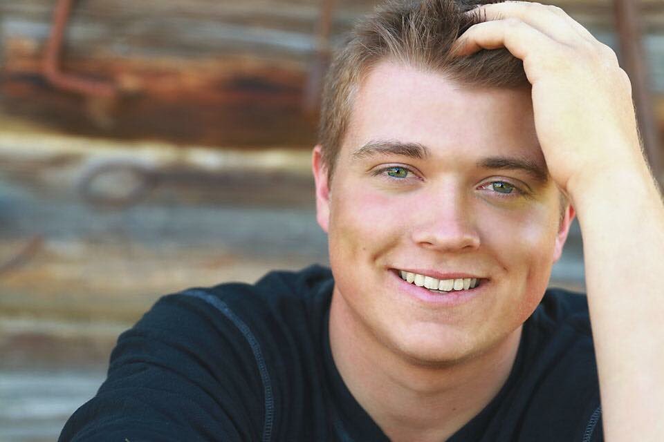 TannerGreene75's tweet photo. My modeling career didn't take off so I had to get a job🤷🏽‍♂️ https://t.co/Jr9KNabANS