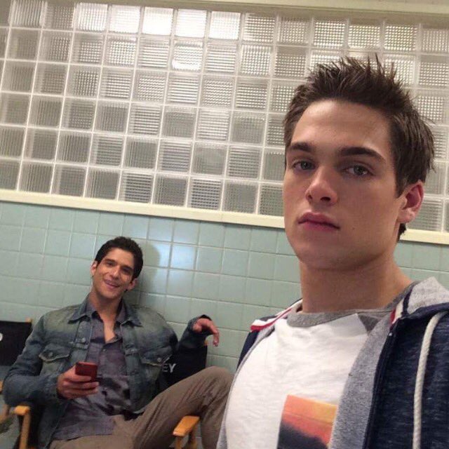 moonstone170's tweet photo. Tyler and Dylan behind the scenes βπΌοΈ
#TeenWolf #teenwolfbts #TeenWolfthrowback #liamdunbar #dylansprayberry #tylerposey #scottmccall https://t.co/cIhOeZtmas