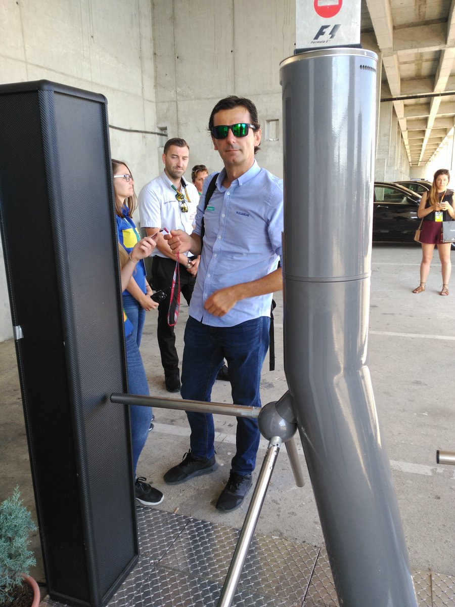 tonicuque's tweet photo. Increíble que a @PedrodelaRosa1 le paren porque no le va el pase. El es Pedro, no necesita pase. A un lado y dejen pasar!!!! https://t.co/48CFhXH2ID