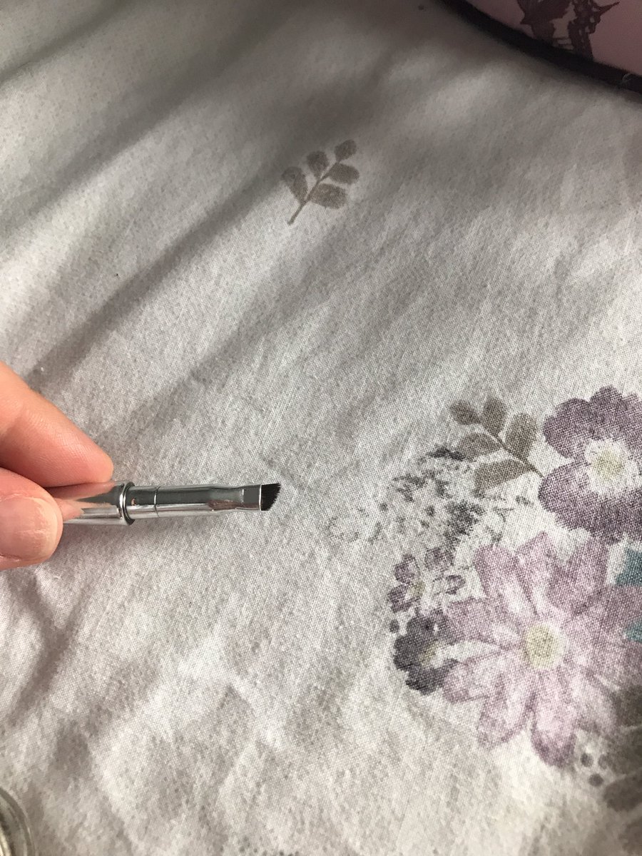 kellyr_dunston's tweet photo. @BenefitUK this is my 2nd ka brow and the brush keeps breaking and disappearing inside the stick. Is this a common problem? https://t.co/vZ70UXfjVh