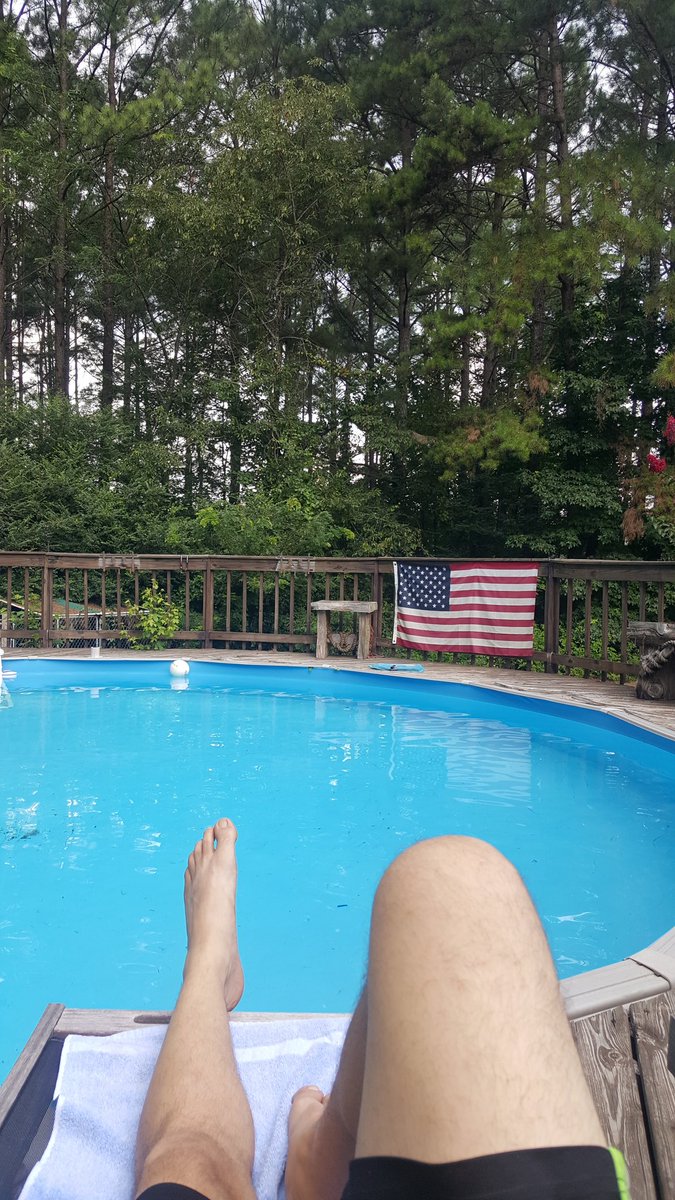 vinniejz2010's tweet photo. @ItWorksGlobal Pool side https://t.co/yNQ07lBRU4