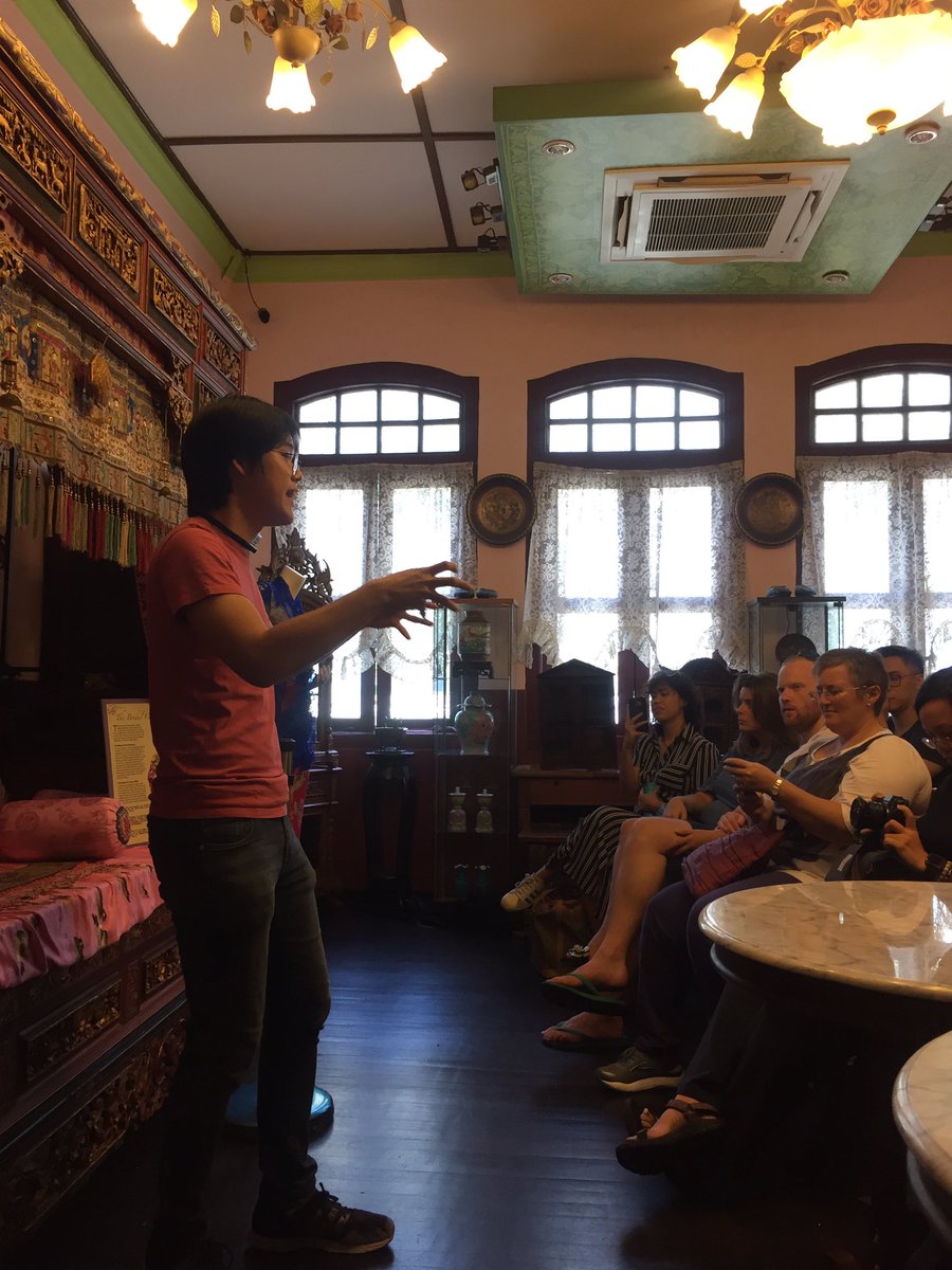 dizziredi's tweet photo. Seru bgt dgrin Sejarah dari Mulai Makanan Pakaian dll...... #VisitSingapore #ICCSG #ICC2017 https://t.co/BY5bEIHyPd