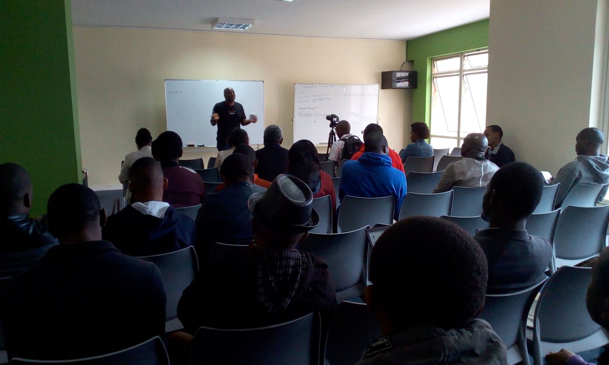 hhustle101's tweet photo. We are underway @moringaschool for @bitsoko #blockchain4africa
https://t.co/pu7dpubTKH