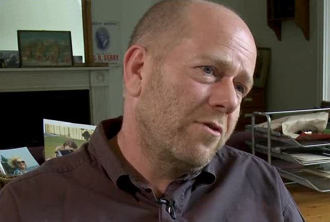 Happy Birthday to Simon Nye who wrote the Doctor Who story Amy\s Choice. 