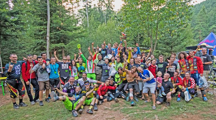 mtbsi's tweet photo. Vpogled v sarajevsko #downhill sceno: #SavagesCrew in #TrebaDH 🇧🇦 https://t.co/jtN8Fb3WZc https://t.co/JT2SsAxL8x