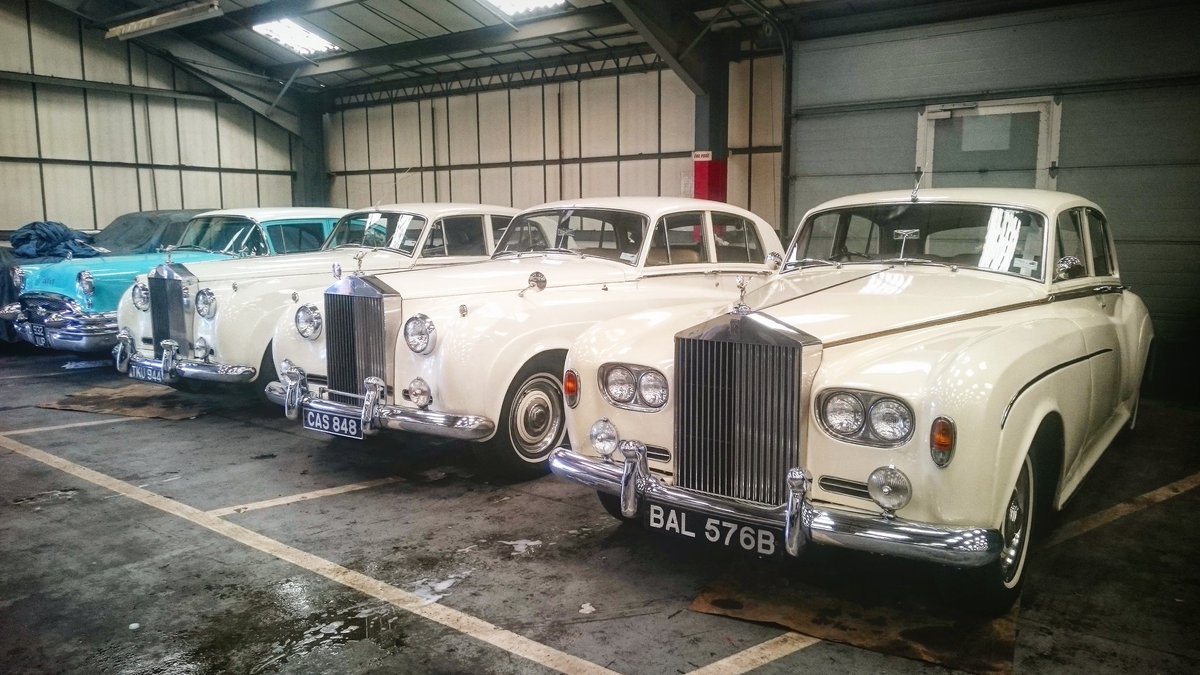 ucchire's tweet photo. Our Rolls-Royce Silver Clouds are ready for a busy day today! #Rollsroyce #wedding #weddingcar #bigday #bride #groom #bridesmaids #ucchire https://t.co/897mKR6Om1