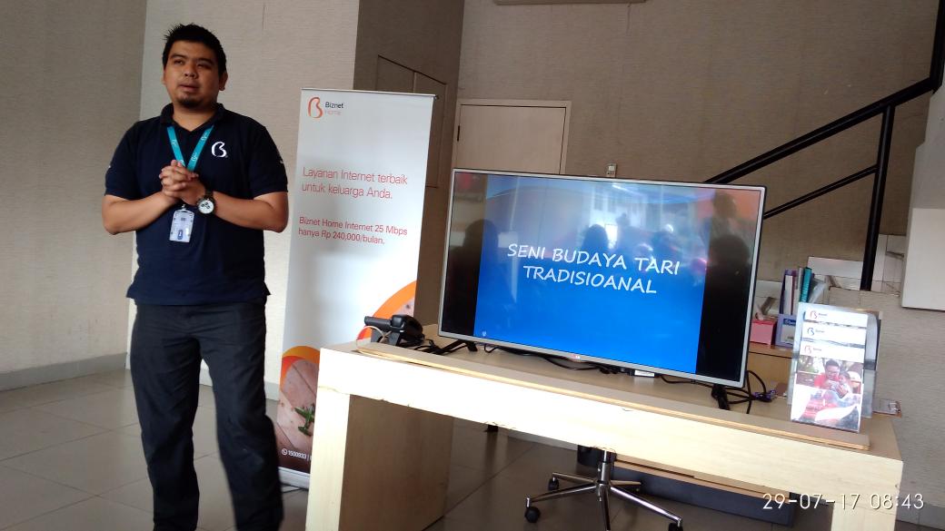 Terima kasih kepada Biznet Bogor sbg partner kami di #KelasTari Juli 2017. Mas Bona Satria, sebagai perwakilan dari Biznet.