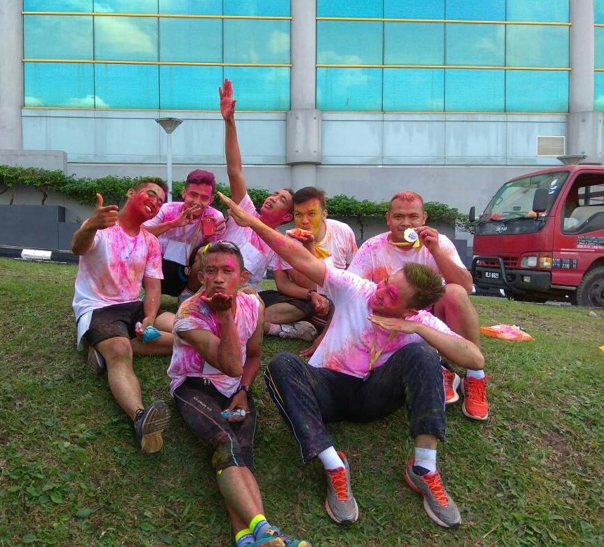 HuzaifiFaiq's tweet photo. #bskncolourrun2017 https://t.co/o3EHlE4fTK