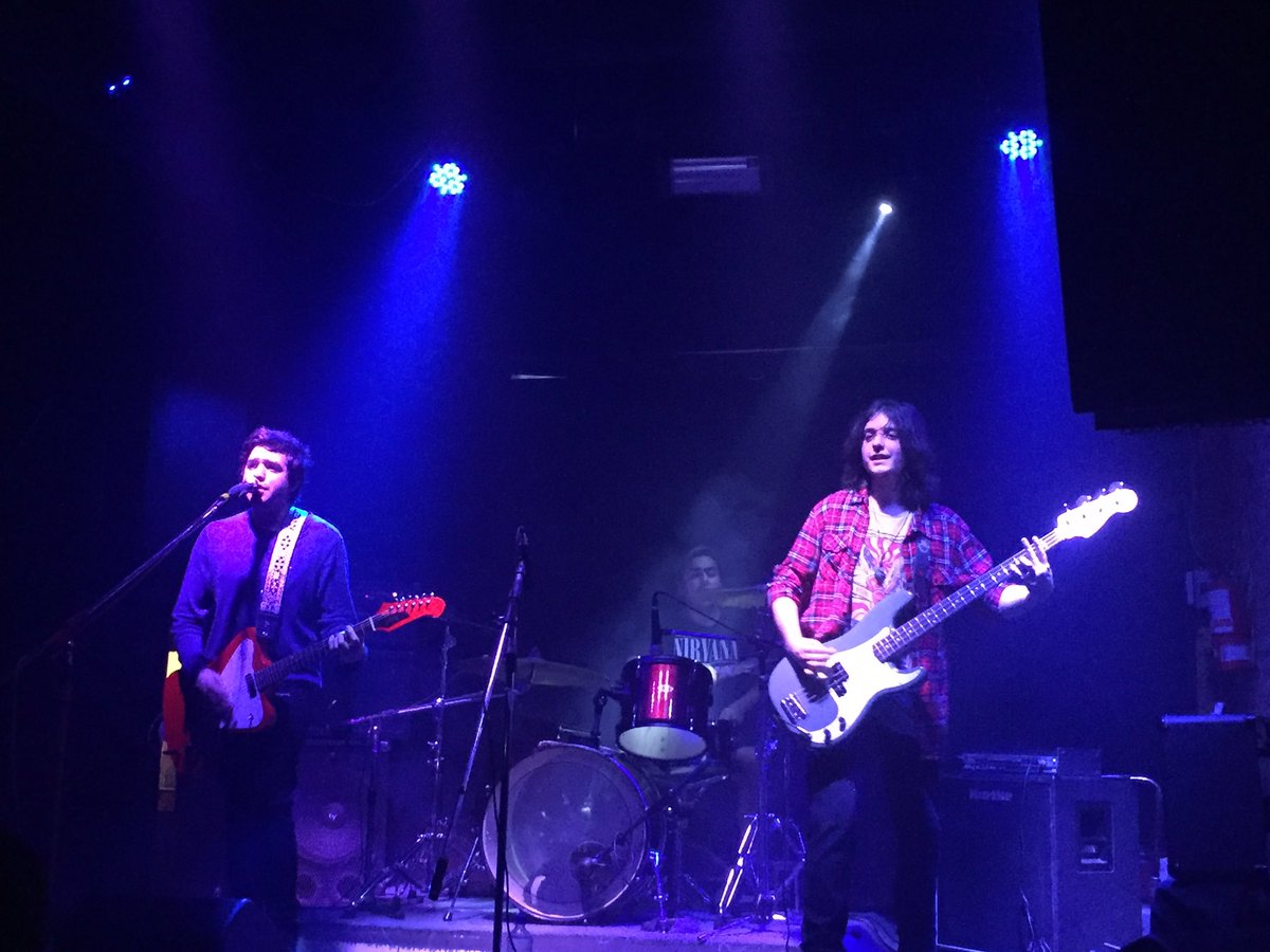 La noche en la <a href="/Groovestock/">Groovestock</a> de <a href="/GregonBar/">Gregon Bar</a> sigue a cargo de <a href="/ElBuscadorTW/">ElBuscadorTW</a>. Que está haciendo un gran show!