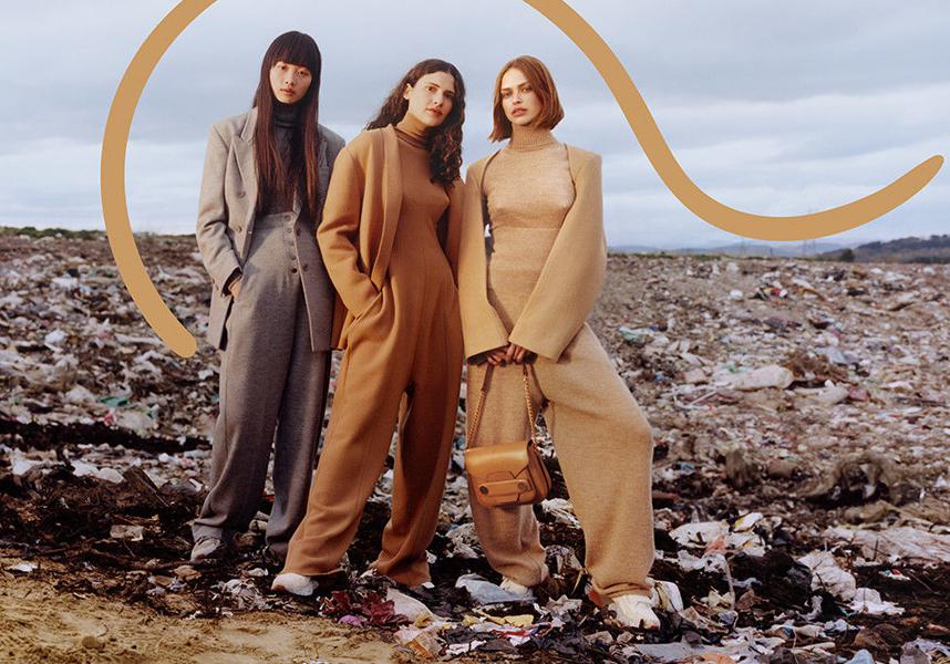 ELLEfrance's tweet photo. #Mode Toutes les photos des campagnes de l’hiver prochain https://t.co/zVgx8XYm3L https://t.co/B4cZ5vxWZa