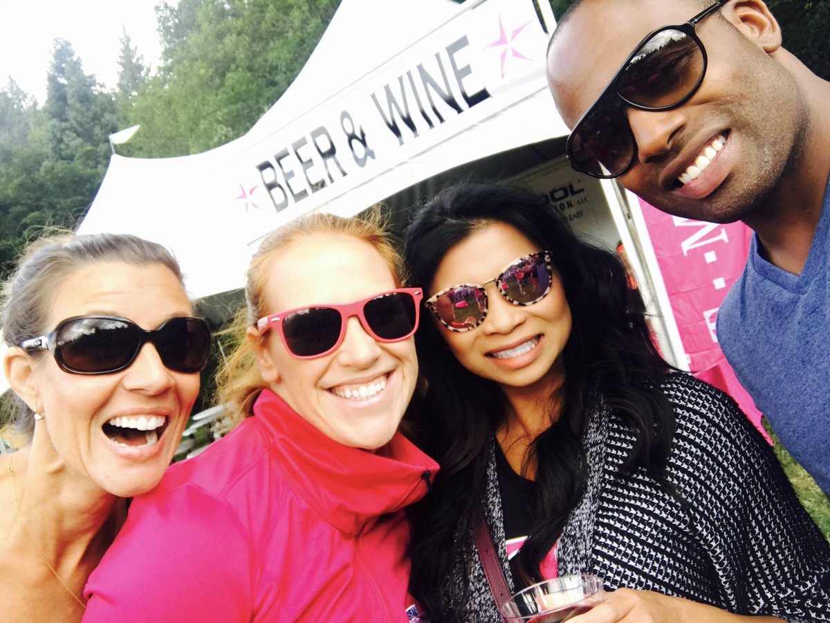 VictoriaHFrank's tweet photo. #fbf to the @TMobile Marketing and Products #summer picnic #bestestcoworkers https://t.co/V2nJIz7ZRy