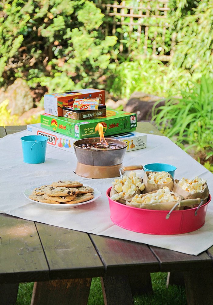 From simple decorations to tasty treats, everything you need for an outdoor family game night! somewhatsimple.com/outdoor-family… #ad <a href="/tikibrand/">TIKI® Brand</a>
