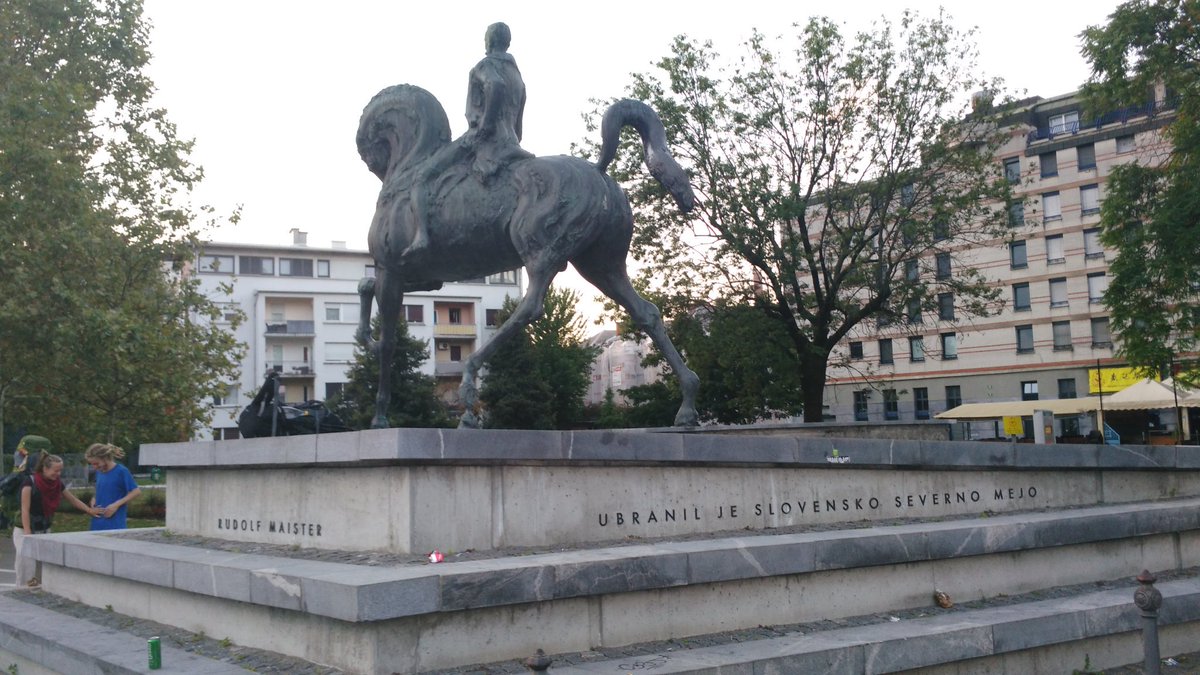 edechon's tweet photo. Ljubljana, 2h d'arrêt. Direction les Alpes juliennes ! #raviolitrip https://t.co/FnSqOxeifr