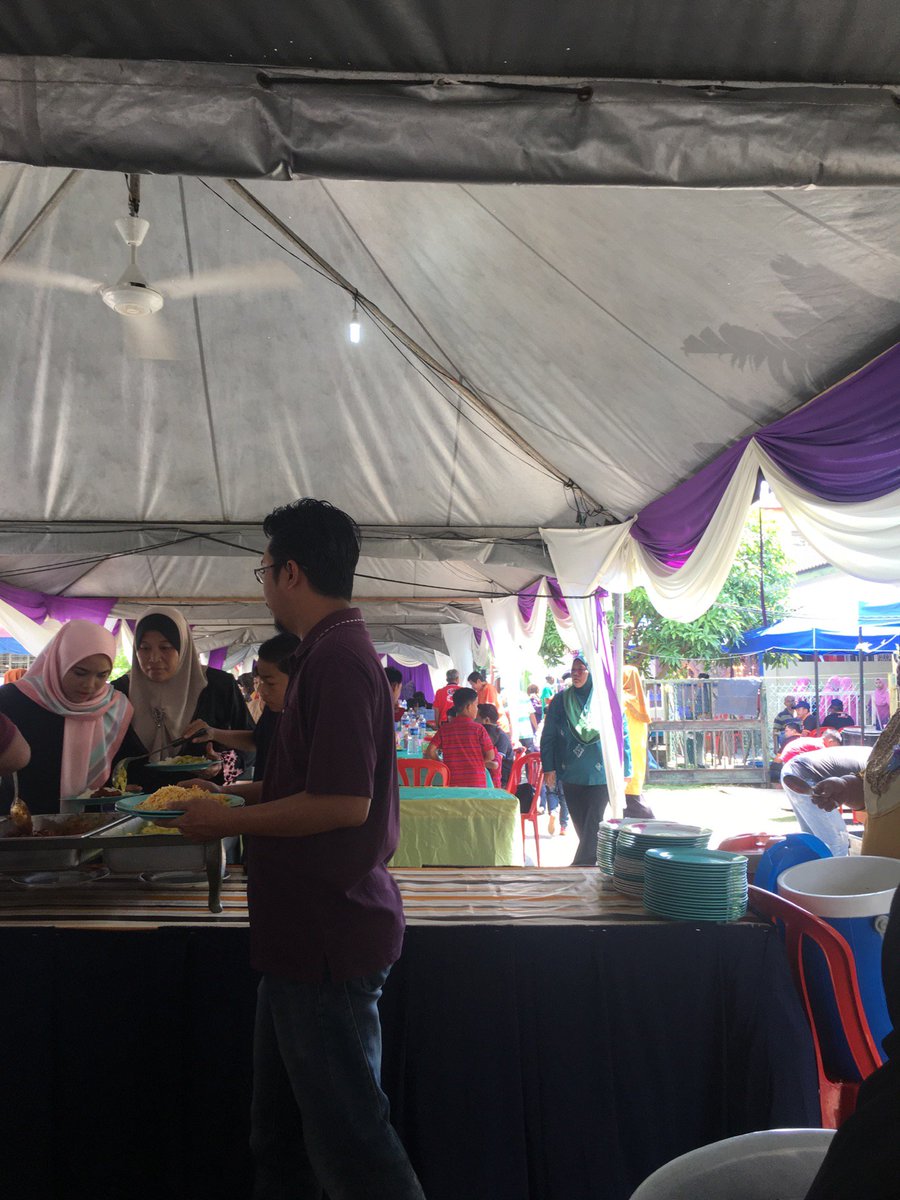 SyahrulAzni's tweet photo. Weddingg . (@ Taman Rambai Permai in Bukit Rambai, Melaka) https://t.co/5gDLydWRM2 https://t.co/lOo0PYbUnq