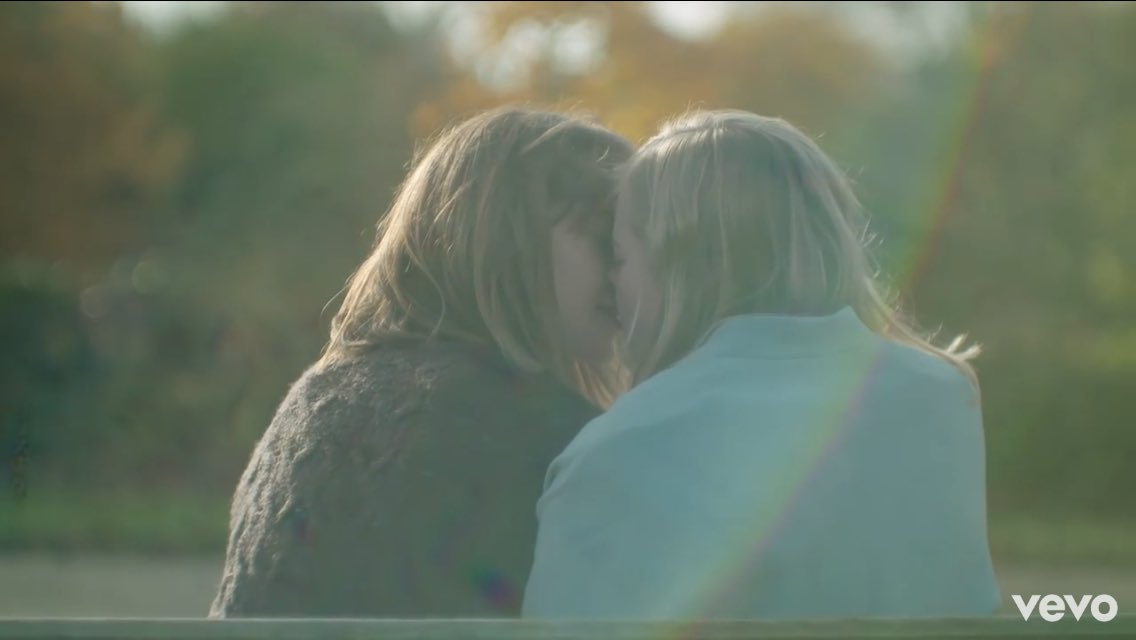 LesbianBoard's tweet photo. sick of loosing soulmates - dodie clark https://t.co/LNNQLcVdfT