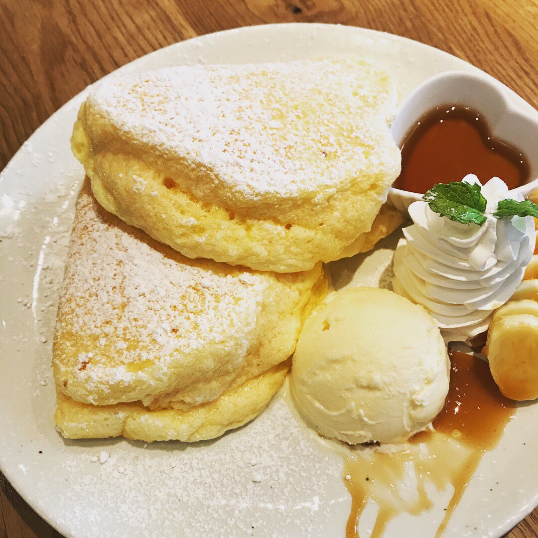 ugeugekeiko's tweet photo. 姪っ子と原宿💃🏻💃🏻✨
パンケーキ🥞&かき氷🍧
しあわせ〜❤️
店員さん、知人の娘さん。モデルやってて、めっちゃ綺麗😍
#workingholidayConnection #原宿 https://t.co/foCYvfPC9B