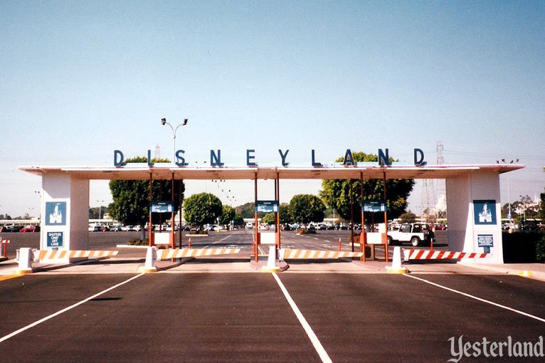 debbadoh's tweet photo. I still want to go to old Disneyland. #katellaentrance #timemachine https://t.co/dRtxZx9Wdc
