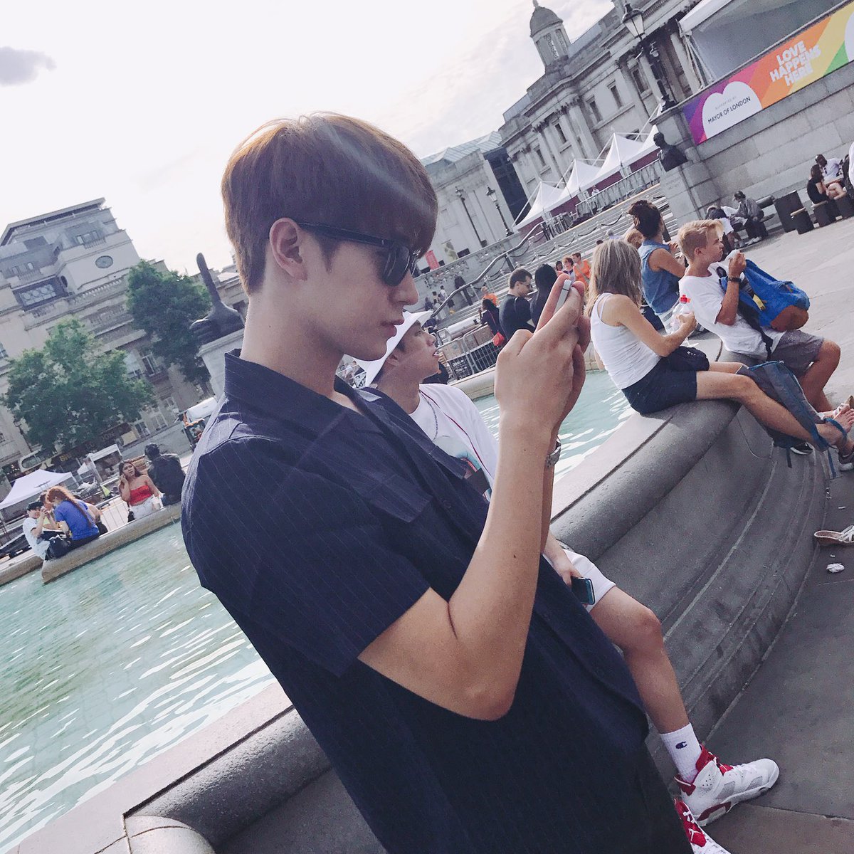 Vii178's tweet photo. "@KNKOfficialYNB: [승준] 즐거운 주말 보내요 💕 https://t.co/uAUXicGntt"BIÚRIFU