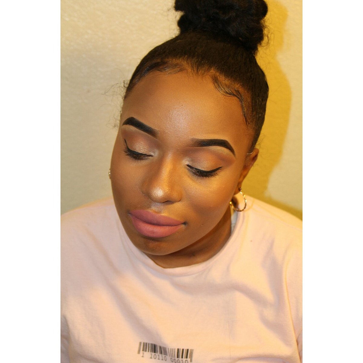 Shirlzdoesit's tweet photo. Slay Queen 💚💚💋💋❤❤❤👑 #makeup #makeupforever #makeupartist #lip #Slay #contouring #models #bhcosmetics #conceler #mattelipstick #glitter https://t.co/DT7zNiRCcj