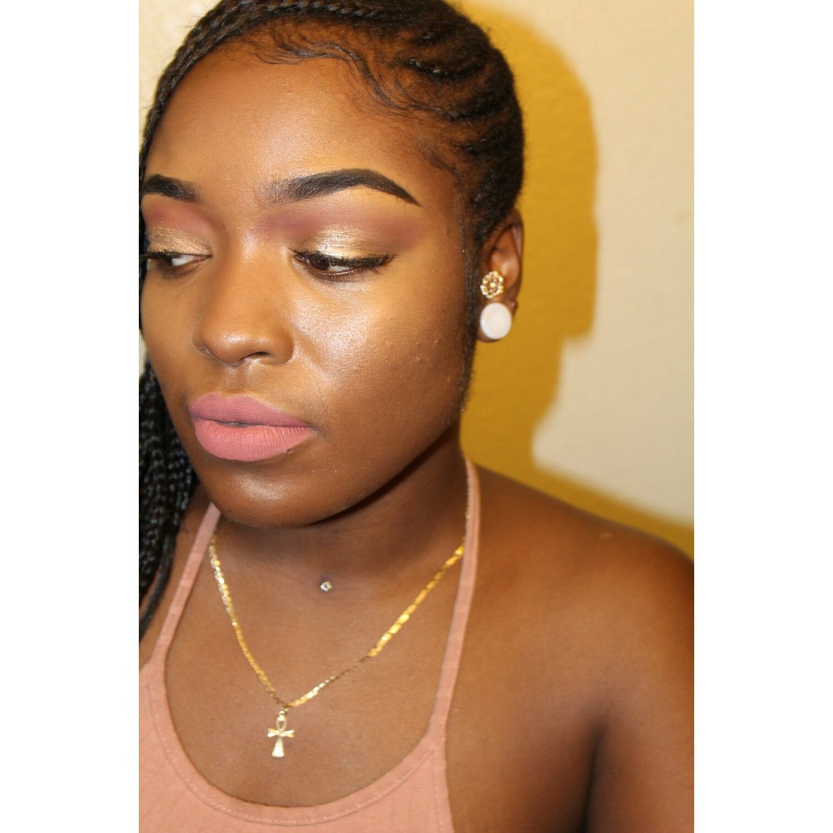 Shirlzdoesit's tweet photo. Slay Queen 💚💚💋💋❤❤👑 #makeup #makeupforever #makeupartist #lip #Slay #contouring #models #bhcosmetics #conceler #mattelipstick #glitter #love https://t.co/MsEVAdafBL