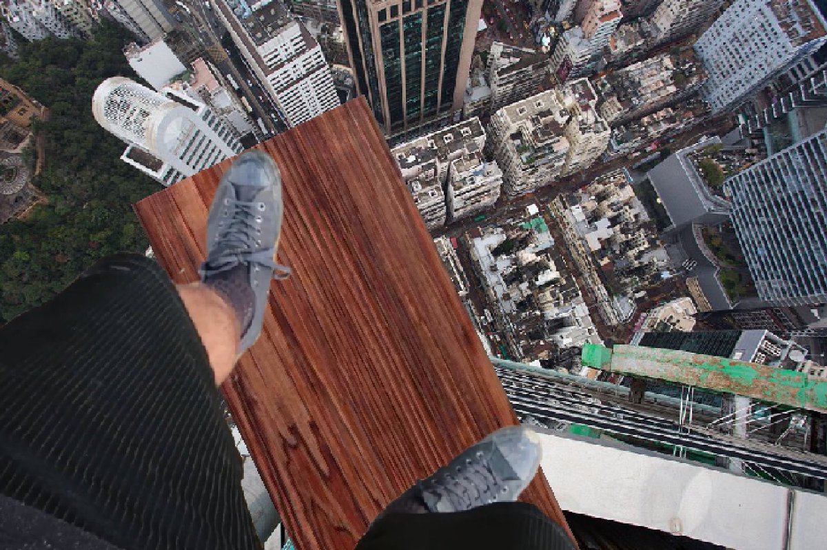 EmilSJ02's tweet photo. @RomanAtwood     As requested  from the vlog https://t.co/3s6mIroOa5