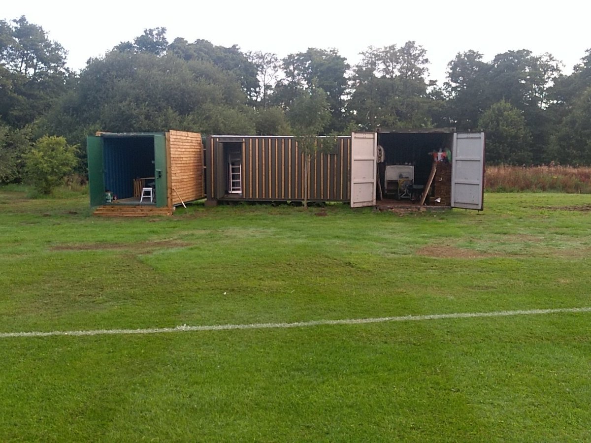 CJCarpets's tweet photo. An early start this morning helping @StonesCon build @VerwoodCC  new 'containers'.
If anyone can help get down to potterne this morning. https://t.co/k5ZwHjVza4