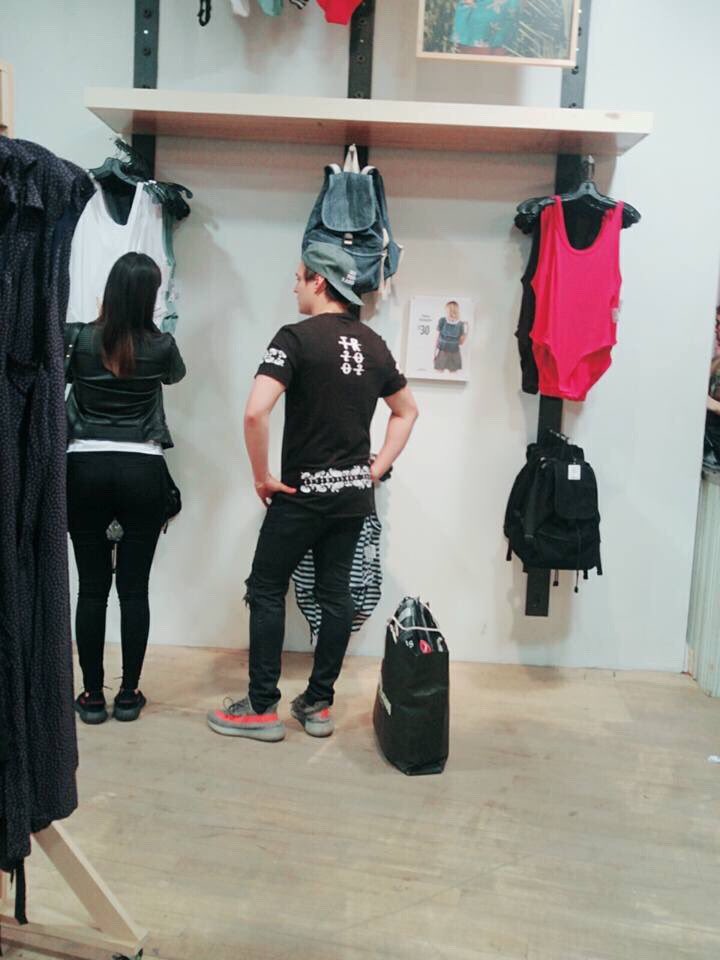 ELNELLAticsME's tweet photo. Elmo in Make up store 
Enrique in women's clothes store

Pa order naman ng Elmo at Enrique please❤️

(c) to the owners of 📸 https://t.co/LiZuFNtckB