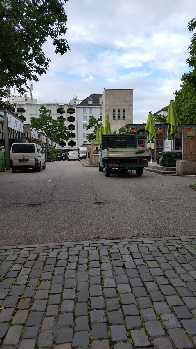 taxiphilosoph's tweet photo. Moin vom Carlsplatz 🚕🙋‍♂️ (@ Markt am Carlsplatz in Düsseldorf) https://t.co/WoxBfM0sDW https://t.co/rmUUWDfpLO