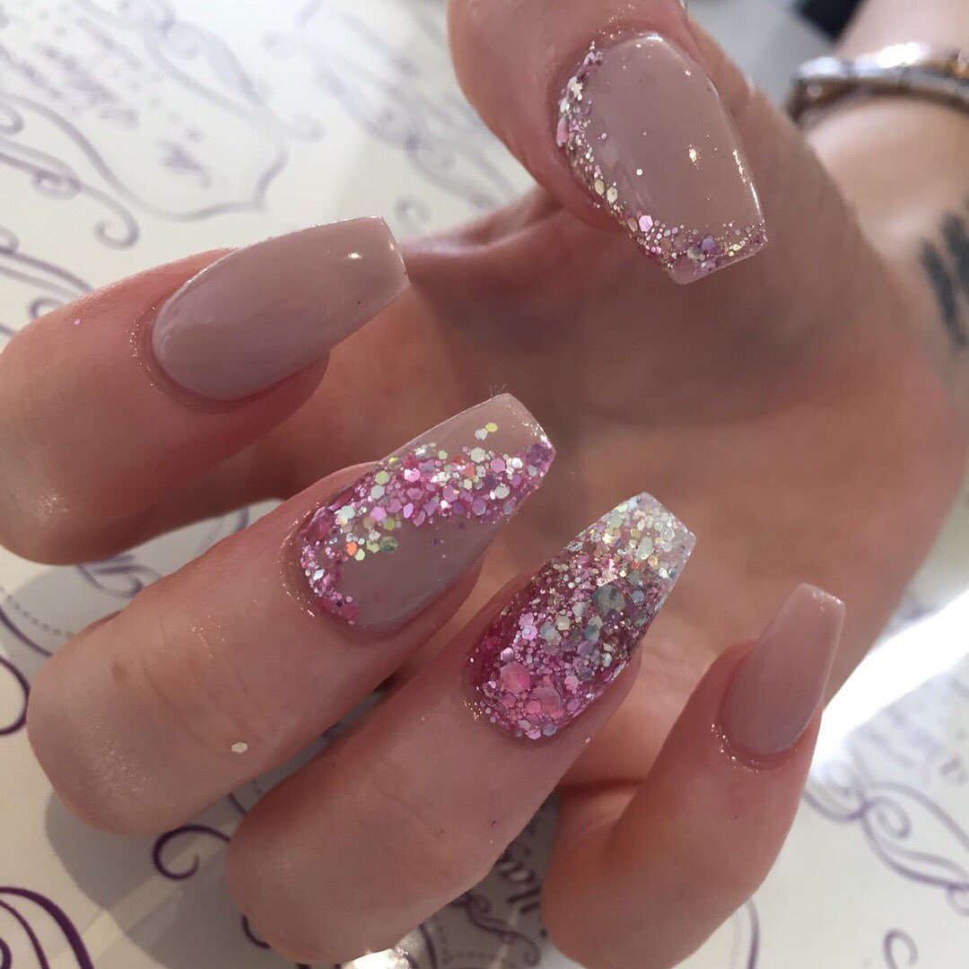 RetreatVillage's tweet image. 💅🏼 L U S H N E S S 💅🏼 Miss Chelsey having a play with our new glitters #glitternails #cshape #sshape #ombréglitter #thevillageretreat