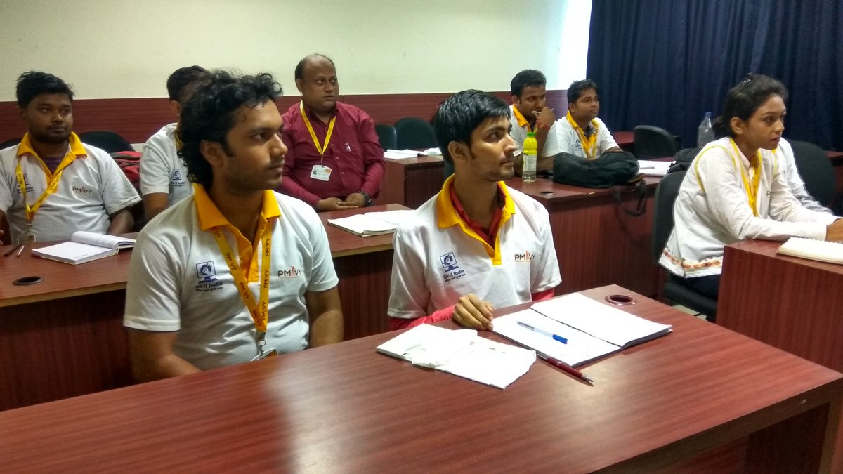 SIMOCO_EDU's tweet photo. #PMKVYCLASS #THEORY&amp; #PRACTICAL
@MSDESkillIndia @NSDCINDIA @RajivPratapRudy @rsbiky https://t.co/5ixuoASRqc