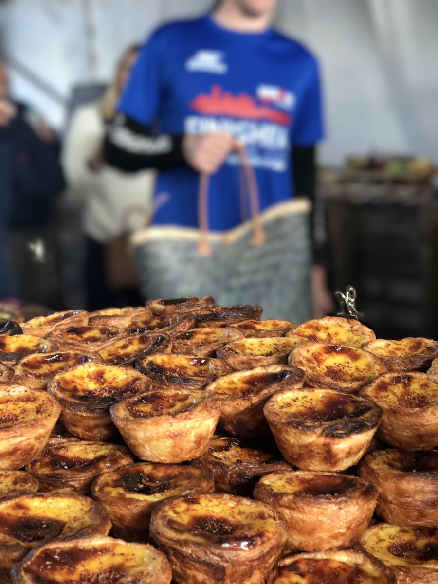 TheHogHouse's tweet photo. Bring your baskets and load up for the wkd. Crispy, gooey bites of heavenly custard await you at the @ozcfarm market 🌞#ozcf #hoghouse #pdn https://t.co/QwlN7XPfYf