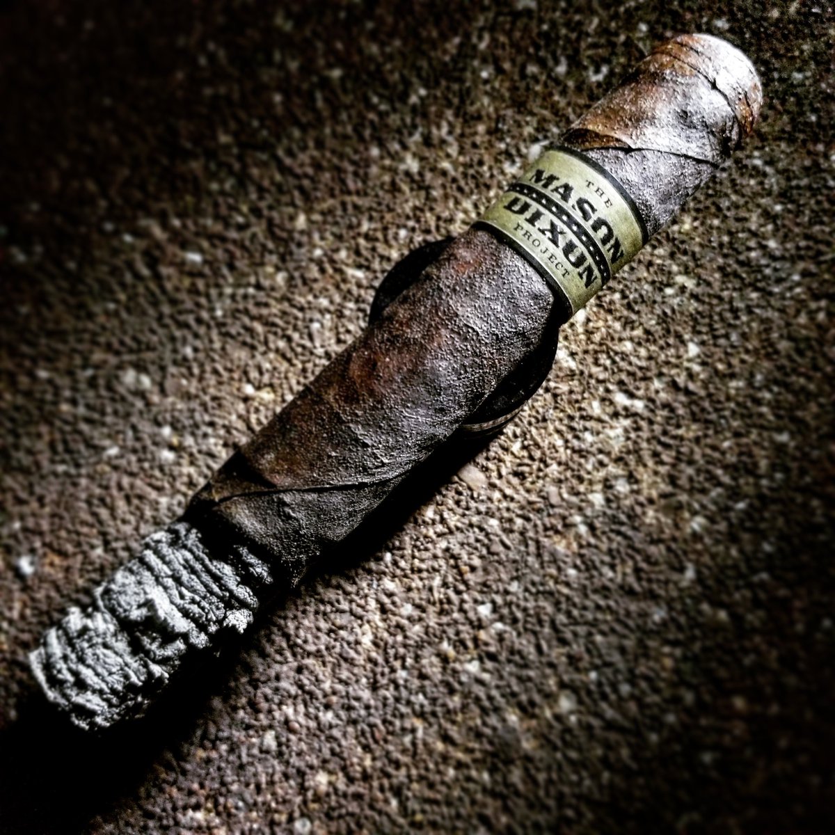 ImaTexican8's tweet photo. Decided to head north of the #MasonDixonLine thanks to awesome #BOTL @thehilk! #CrownedHeads #MasonDixonProject #CYOP @TheCrownedHeads https://t.co/qqXl5xwgIk