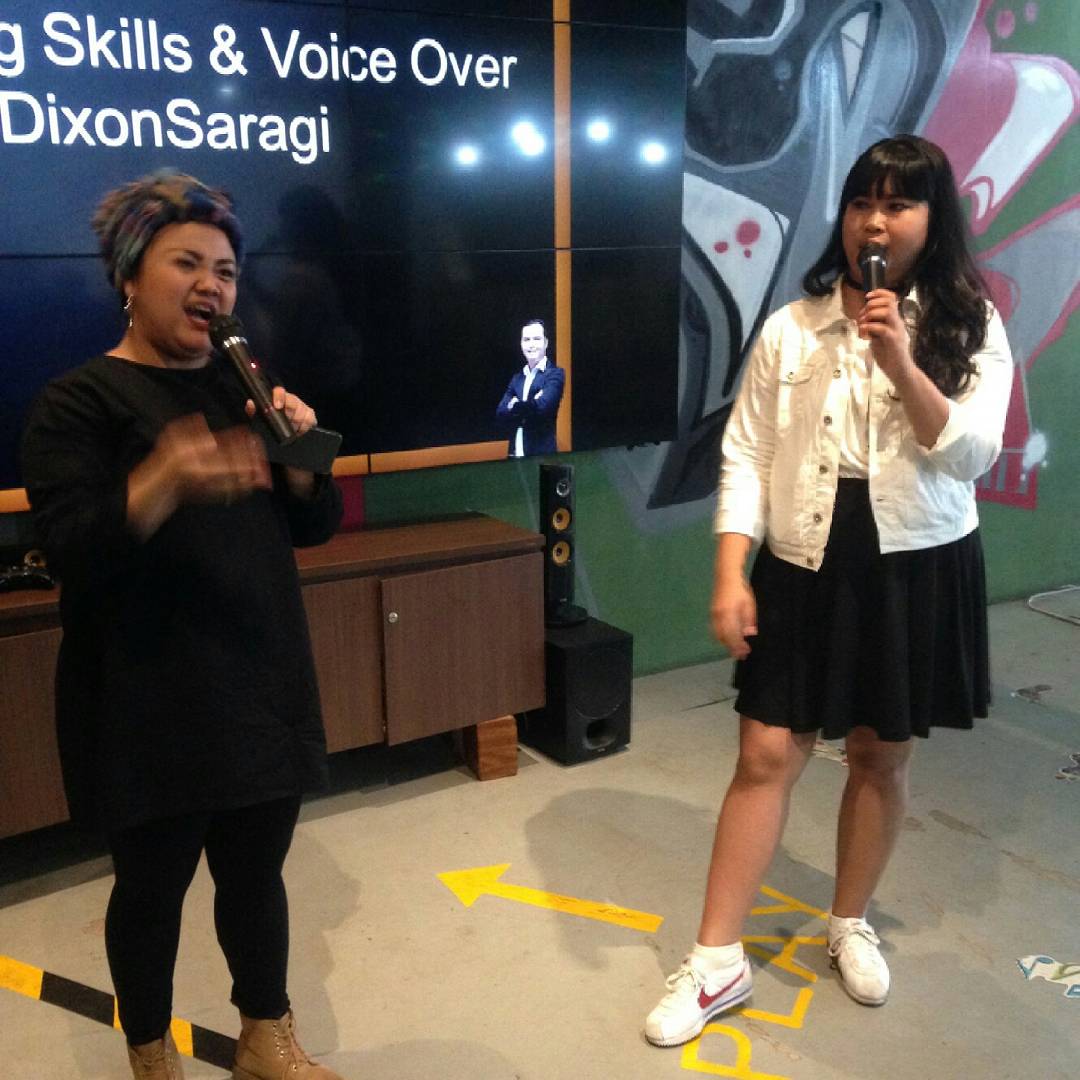 kelaspenyiar_ID's tweet photo. Diajarin MC dan VO sama kak @astryovie hari ini. Seru! #freebroadcastingclass https://t.co/HRN4prqPl9