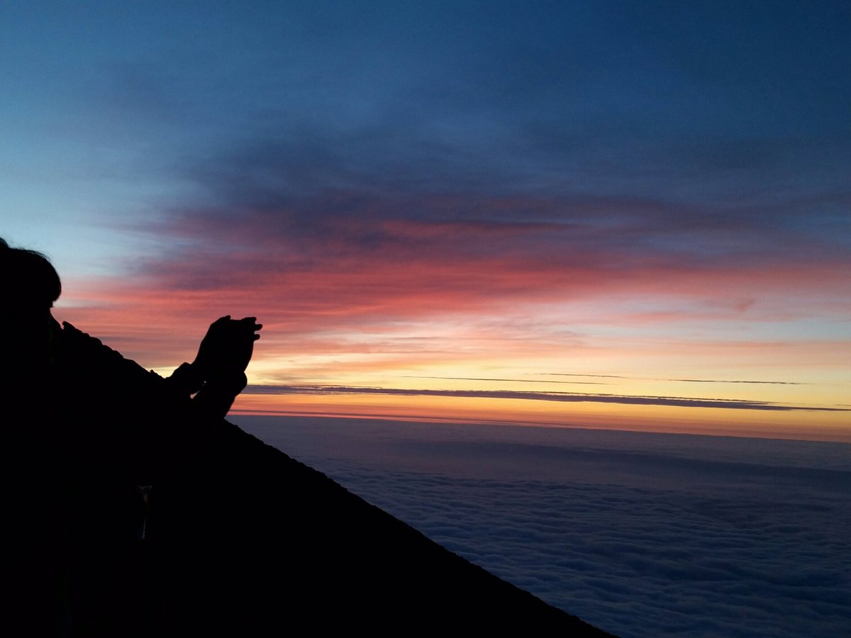 negiko1993's tweet photo. この景色の素晴らしさが何とか伝われば。。 
 #富士登山  #しつこくてすいません https://t.co/aSB4LmdIFf